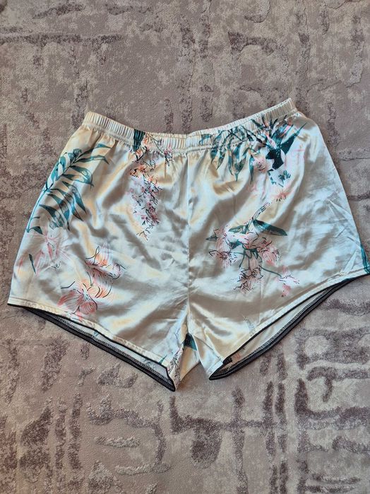 Pijamale satinate de vară și iarnă