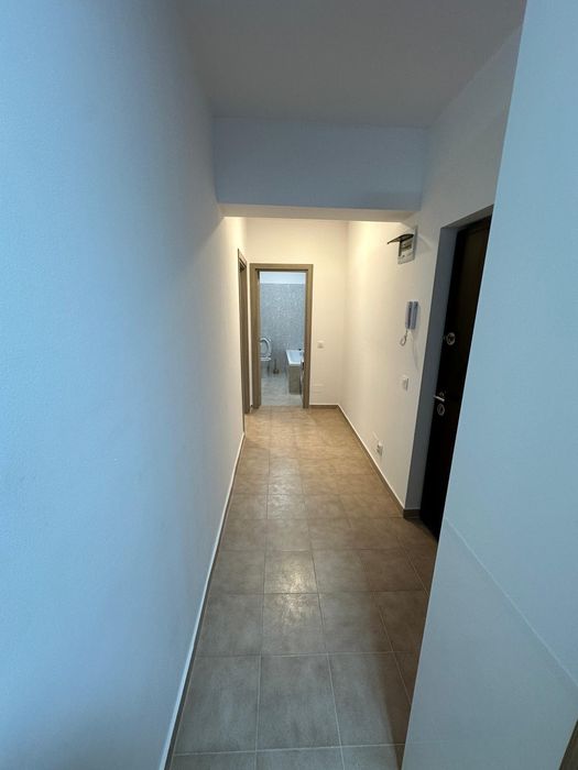 Închiriez apartament cu 2 camere