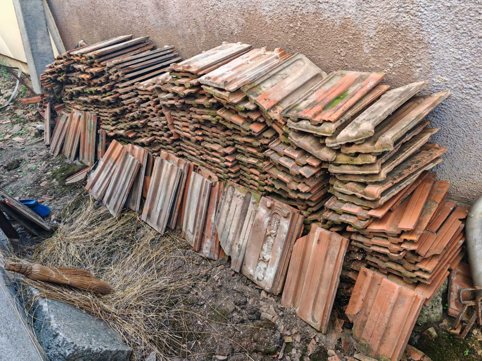 Vând țiglă 253 folosită