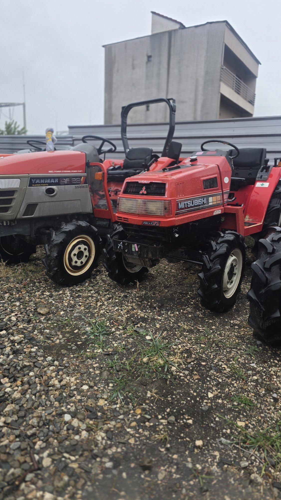 Tractor japonez Yanmar iseki kubota mitsubishi 17 -20 cai cu freza