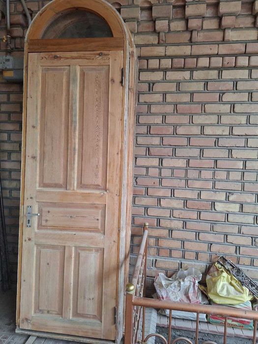 Двери из дерева с короб, замком и петлями по 150 т.с. Yog'och eshiklar