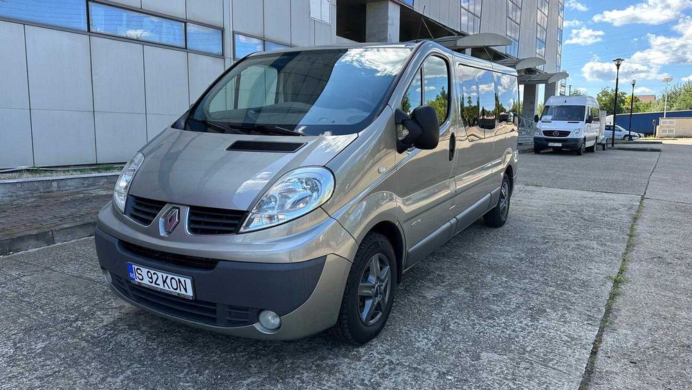 Renault Trafic Passenger, fab. 2013, motorizare 2.0/115 cp, 8+1 loc