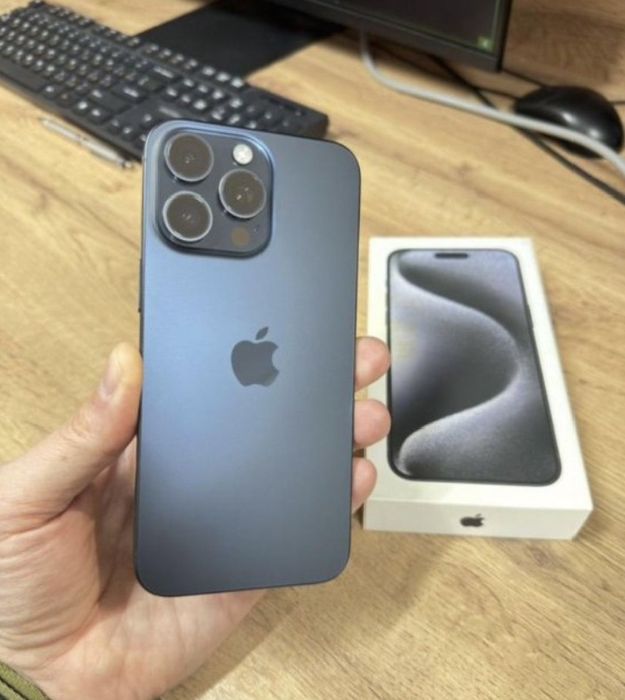 Продам Айфон 15 про Макс
