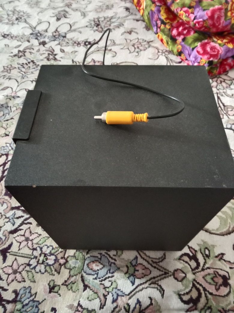 Продам колонку на компьютер Mikrolab.