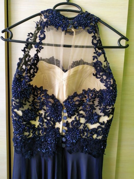 Бална, абитуриентска или рокля за кумуване