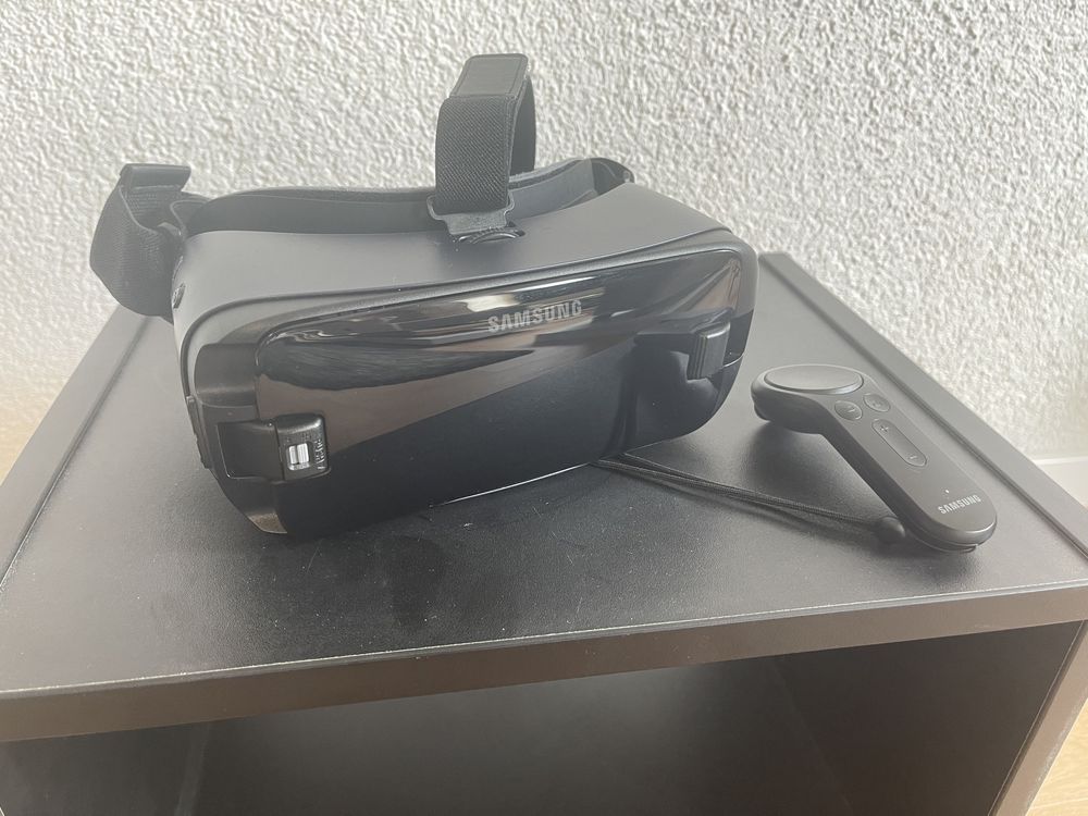 Samsung Gear VR By Oculus + Controller