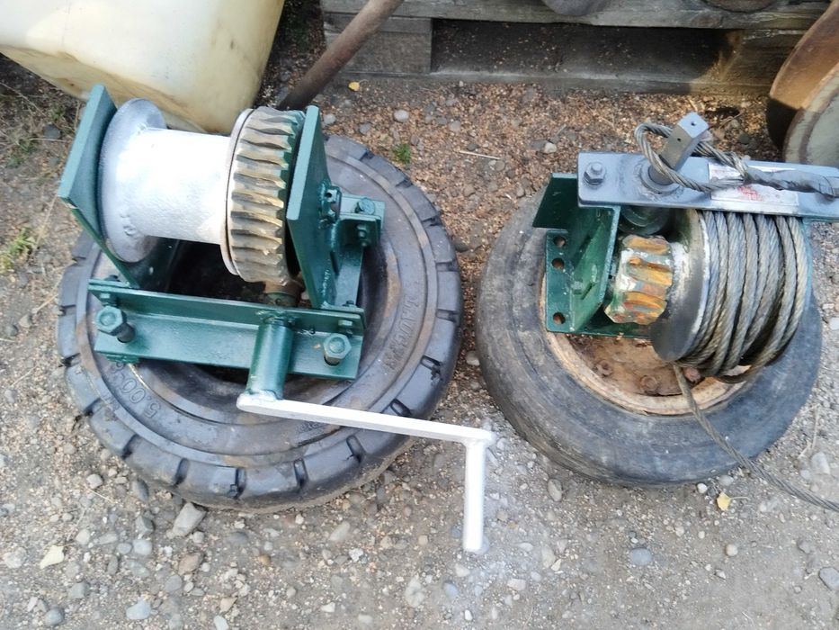 Troliu tractoras in 2 pistoane motocultor