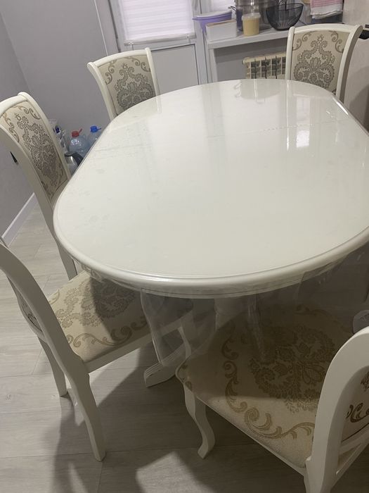 стол с 6 стульями