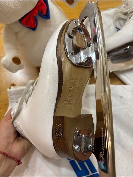 Продавам кънки Risport RF3 Pro 220