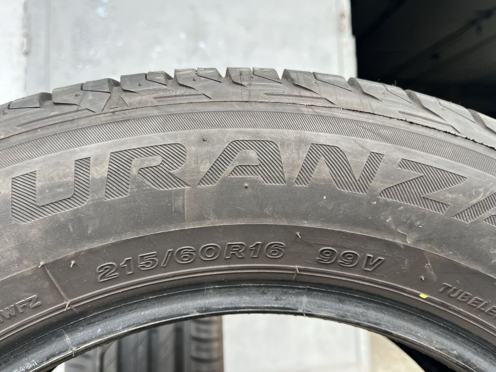 2 бр. летни гуми 215/60/16 Bridgestone 6,5 mm DOT 4217