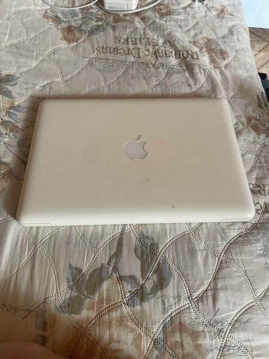 Продавам MacBook A4324 2009г