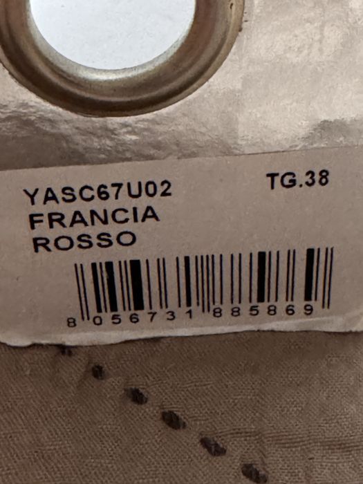 Червени лачени обувки