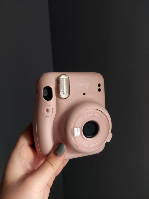 Продам Instax mini 11