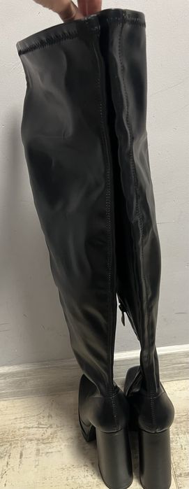 Продавам нови високи ботуши чисто нови 36 номер цена:70лв