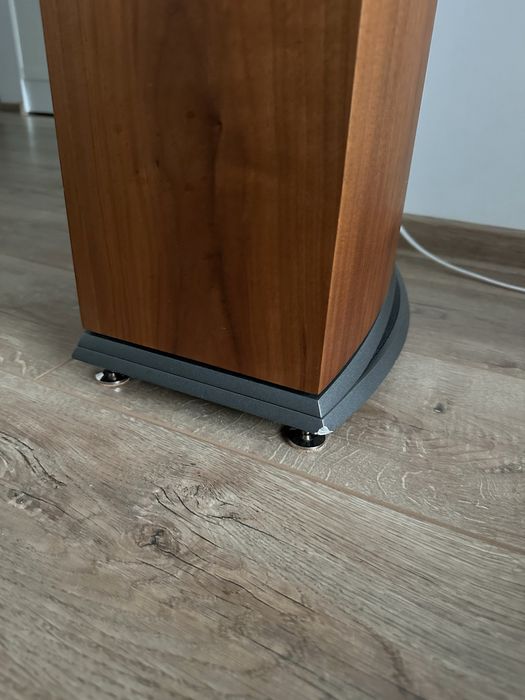 Audiovector R3 Avantgarde walnut