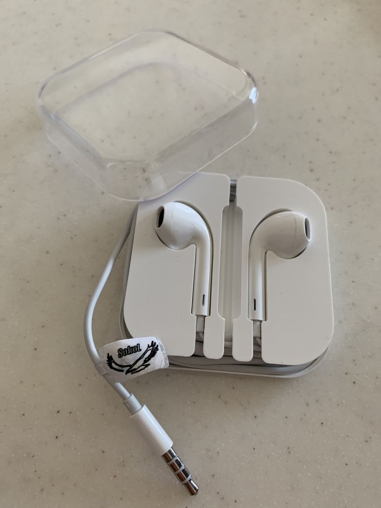 Продам новый Airpods (оригинал с коробки)