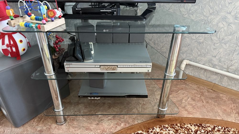 Продам стеклянную подставку под телевизор