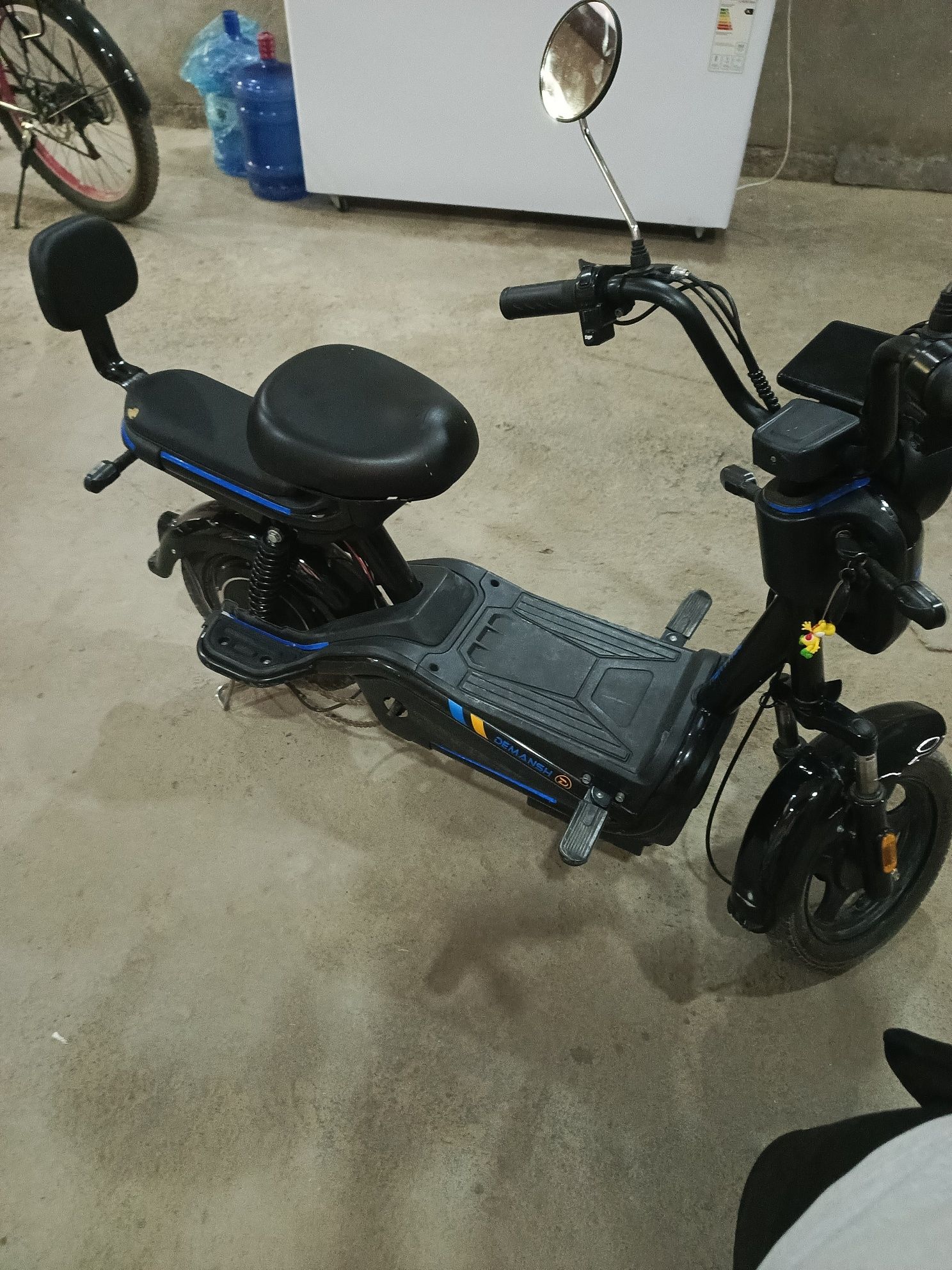 Elektor skuter sotiladi 500у.е
