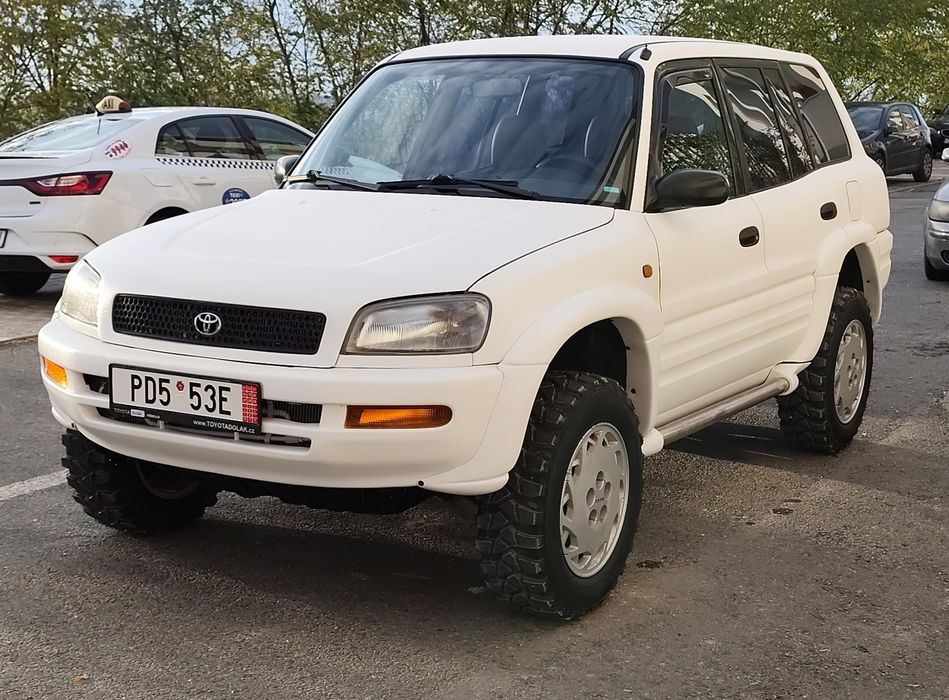 Toyota RAV4 an 1998, motor 2.0 benzina 130cp