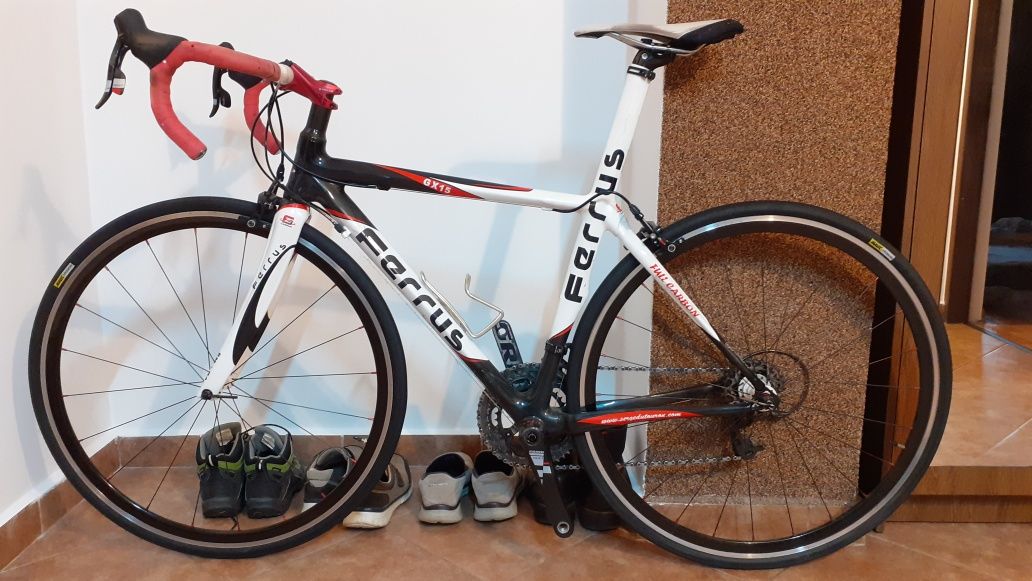 Cursieră full carbon 6,8 kg