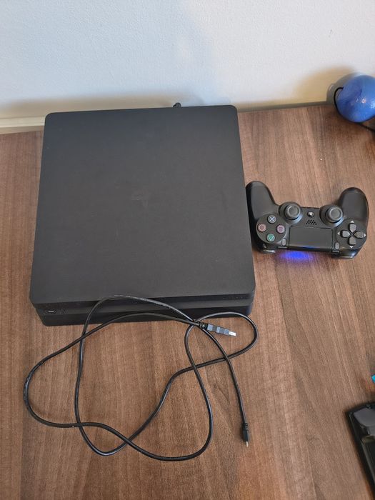 PlayStation 4 ( 1 TB)