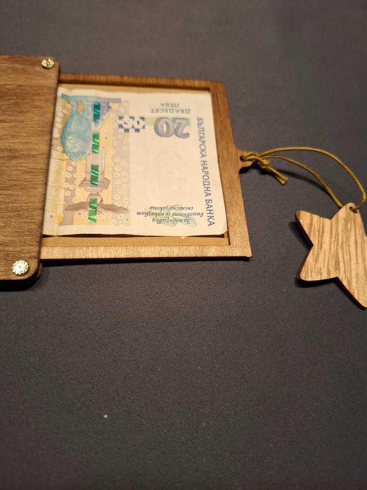 Дървена картичка - плик за пари
