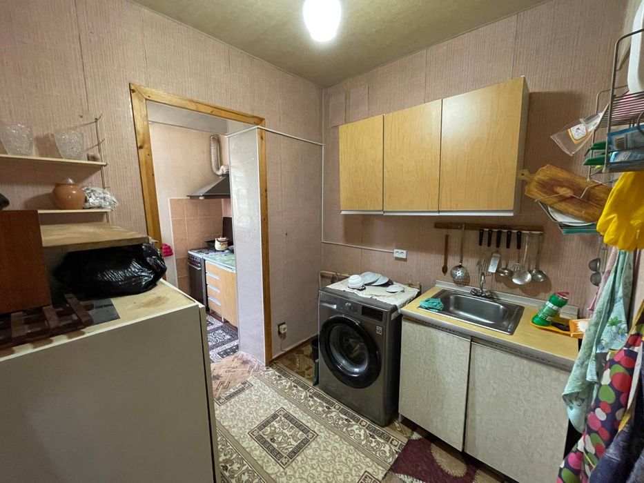 Продам квартиру кирпич , 3/4/4 балкон 2*6 77 серия.