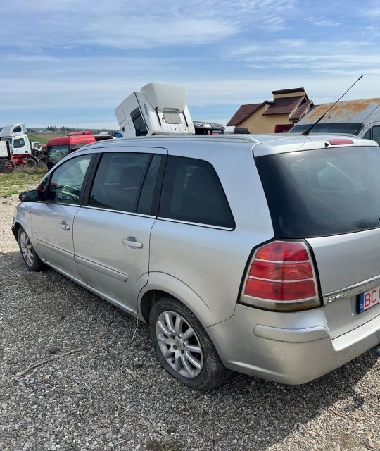 Dezmembrez Opel Zafira B [2005 - 2010] Minivan 5-usi 1.9 CDTI MT (120