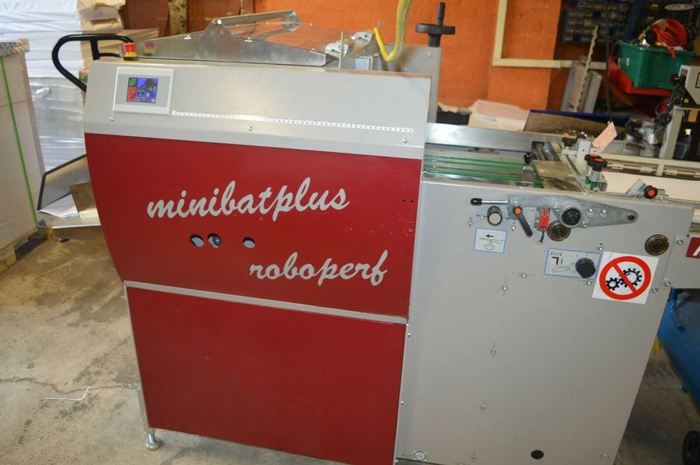 Petratto Mini Bat Plus с Robo Perforator - биговане и перфорирация