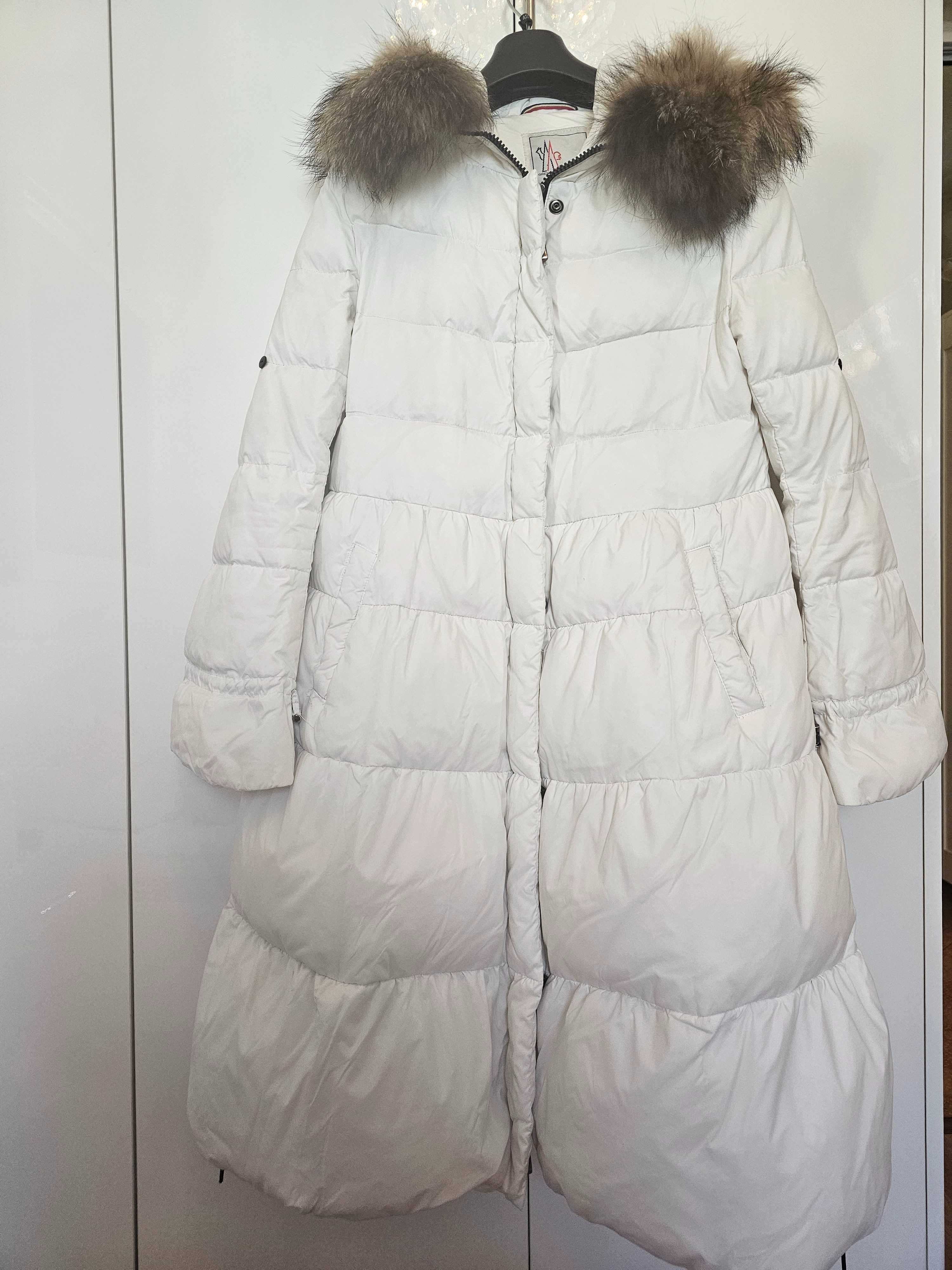 Дълго яке на MONCLER