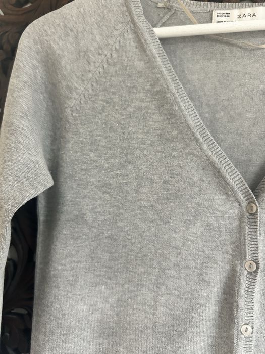 Cardigan Zara, impecabil.