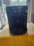Expresor de cafea model Delonghi Magnifica