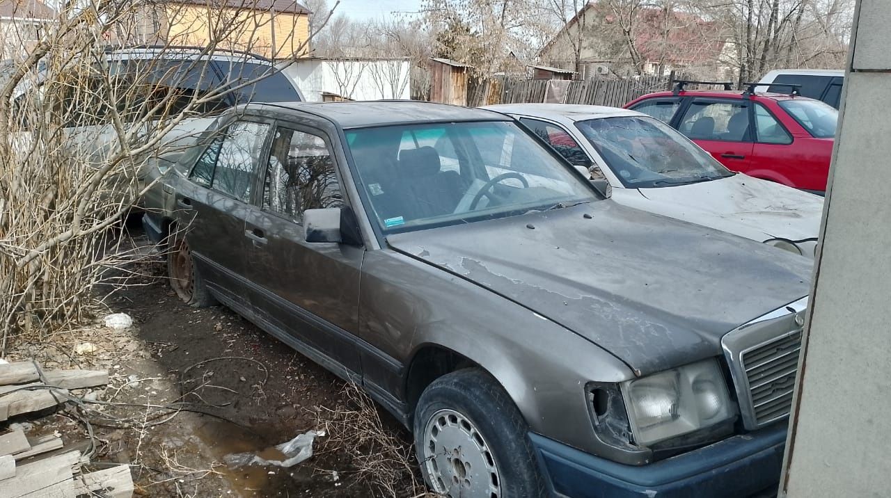 Продам Мерседес 124 кузов,на разбор. Коробка автомат.