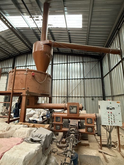 Linie de brichetat, presa de brichetat