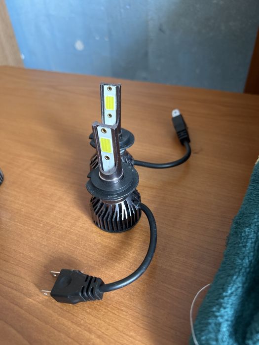 Vand 2 becuri led h1 si 2 h7