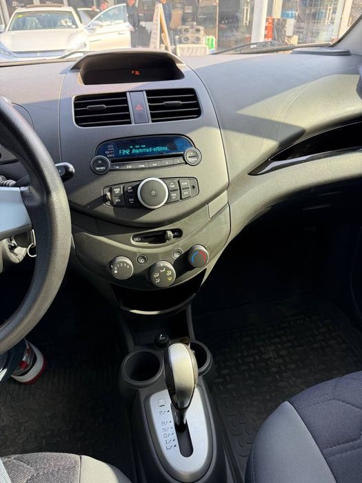 Spark 4 paz 2012 yil 1L mator avtomat sotiladi