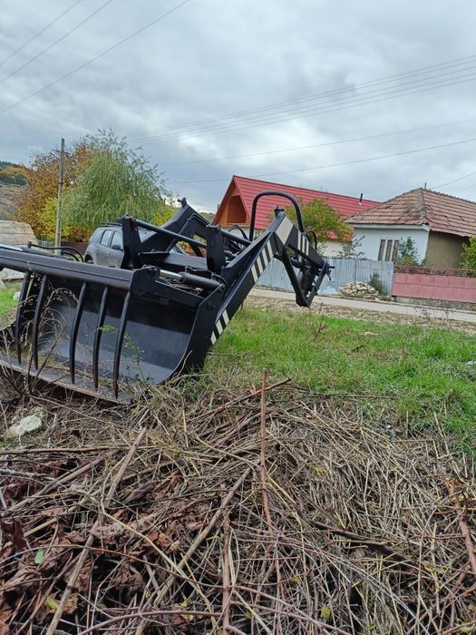Încarcator frontal tractor
