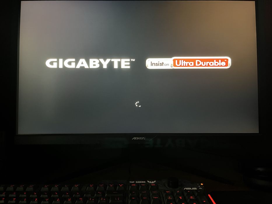 Компьютер с SSD для офиса и дома с монитором и клавиатурой