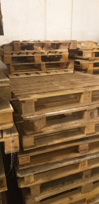 Vând PALETi buni . In perfectă stare