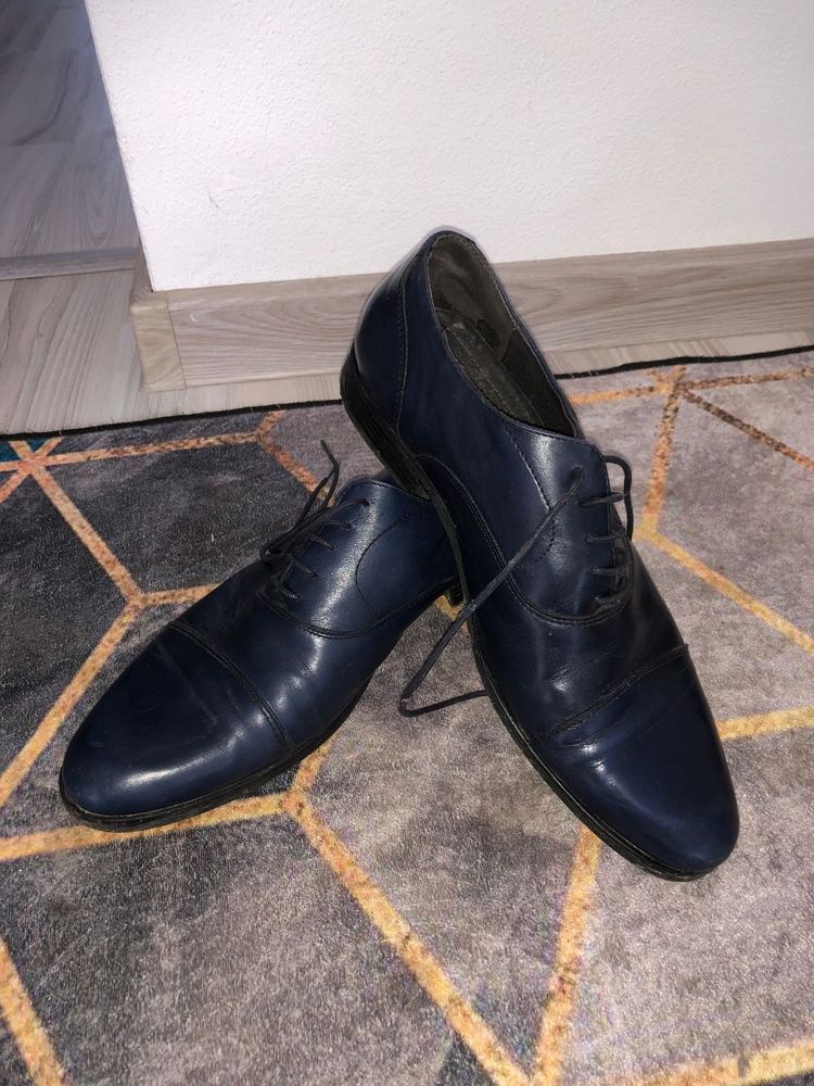 Pantofi din piele