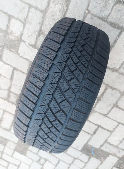 O bucată 245/235 40 R19 M+S iarnă - una Continental Michelin