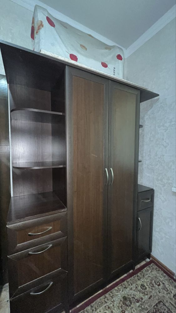 СРОЧНО продам прихожий шкаф