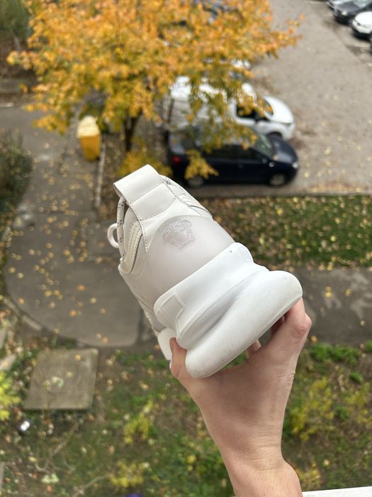 Versace chain reaction