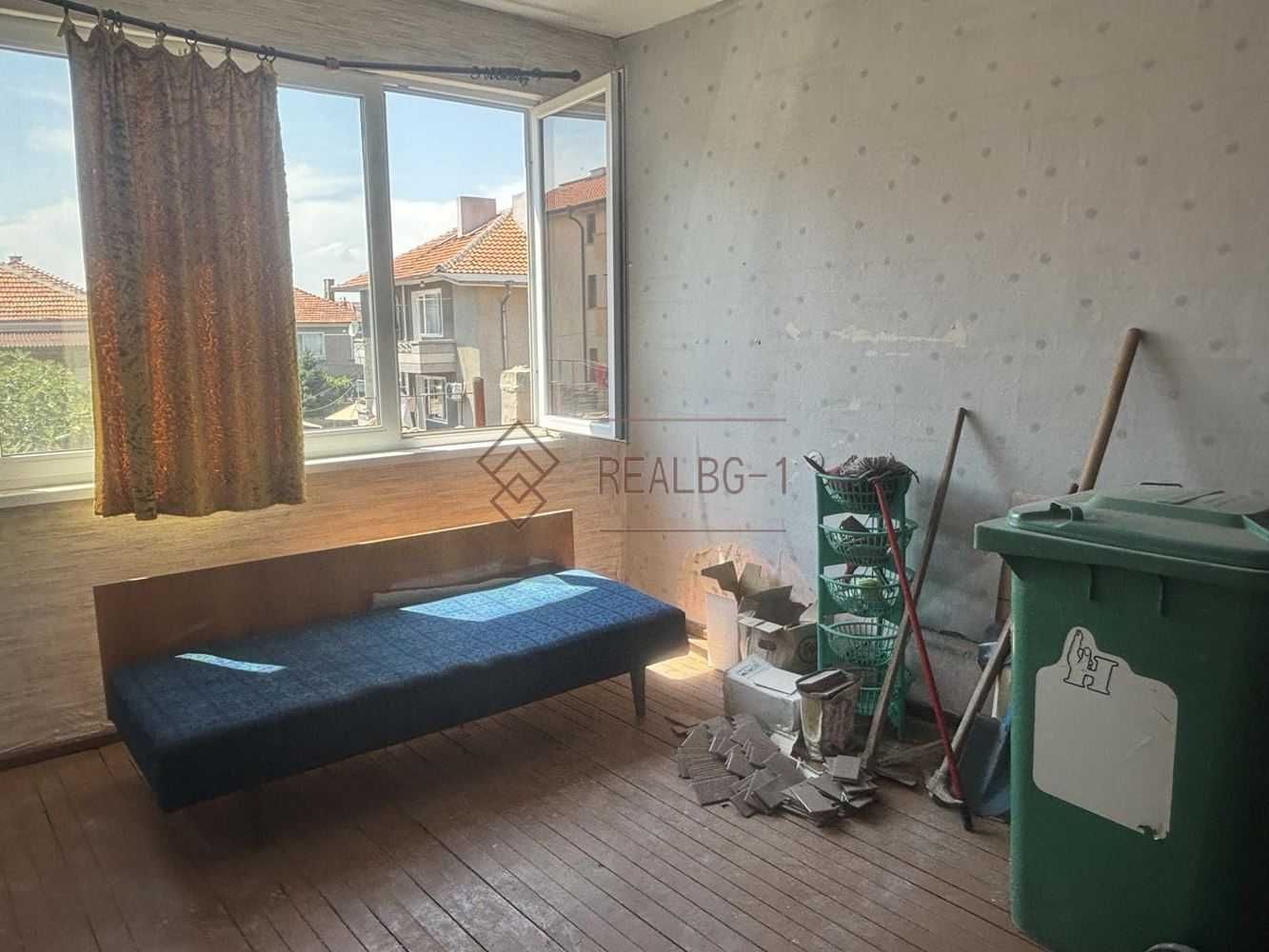 Продажба на самостоятелен етаж от къща в Поморие