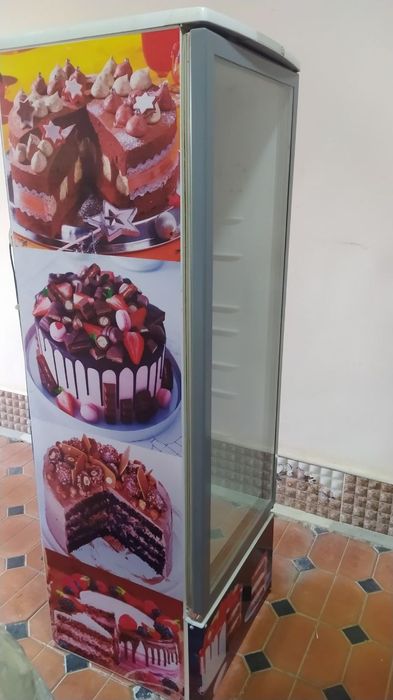 Vitrina xolodilnik sotiladi