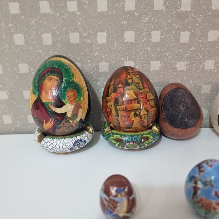 Colecție ouă decorative cloisonné, pictate și din piatră semiprețioasă