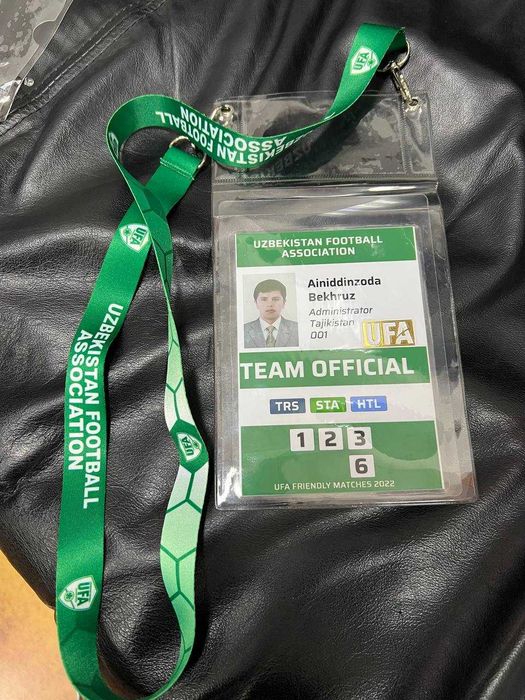 Бейджики и ланьярды с вашим логотипом.