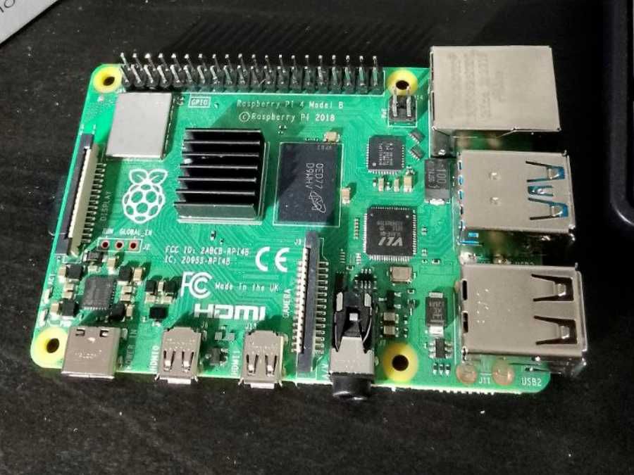 Placa RASPBERRY PI 4 4GB cu heatsink minicooler