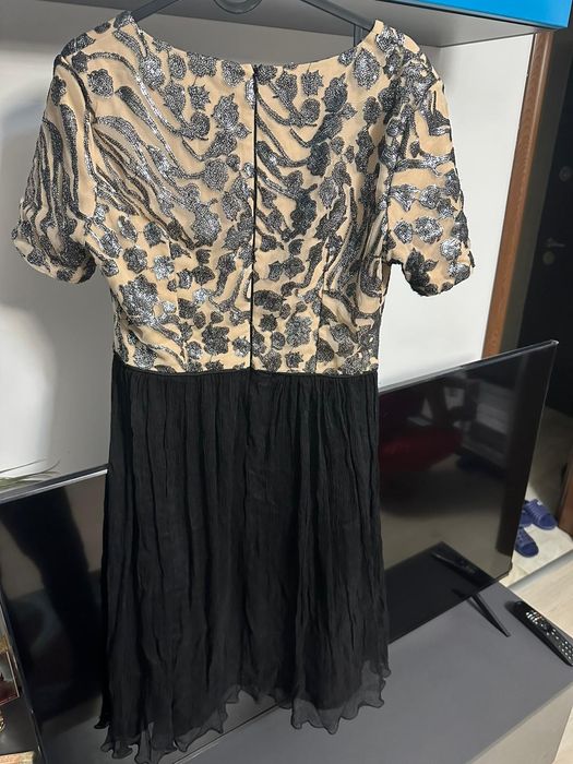 Vând rochie superbă !