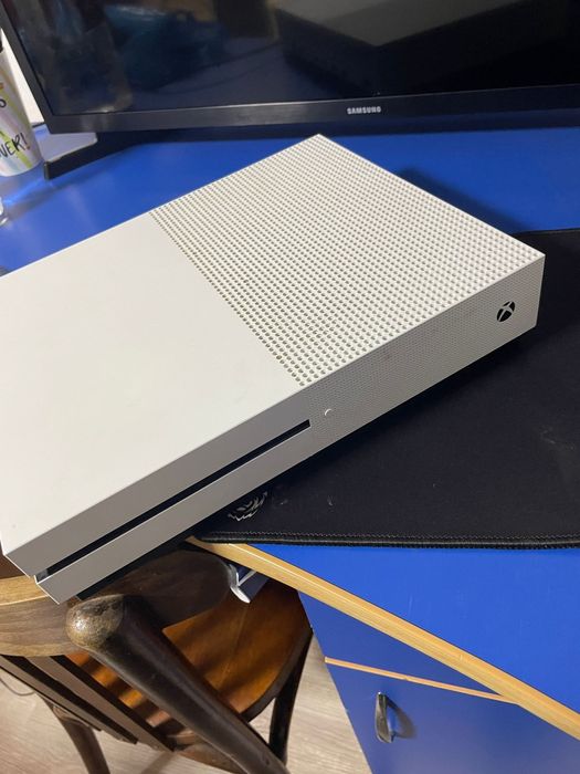 Xbox one s vând urgent !